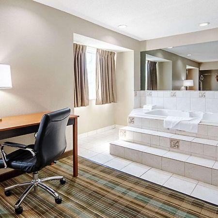 Quality Inn & Suites I-81 Exit 7 Бристоль Экстерьер фото