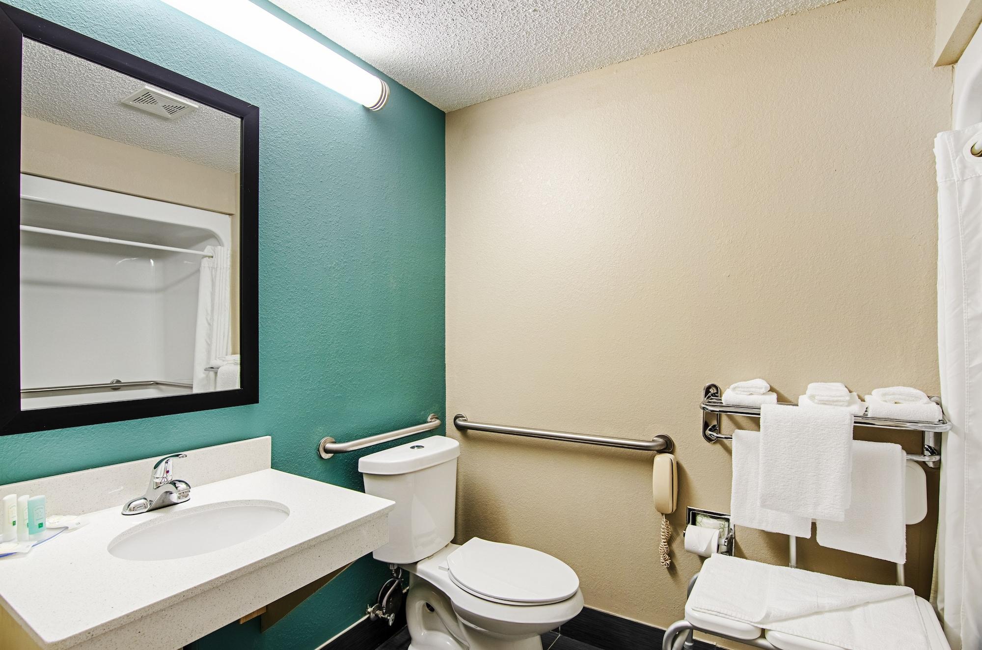 Quality Inn & Suites I-81 Exit 7 Бристоль Экстерьер фото