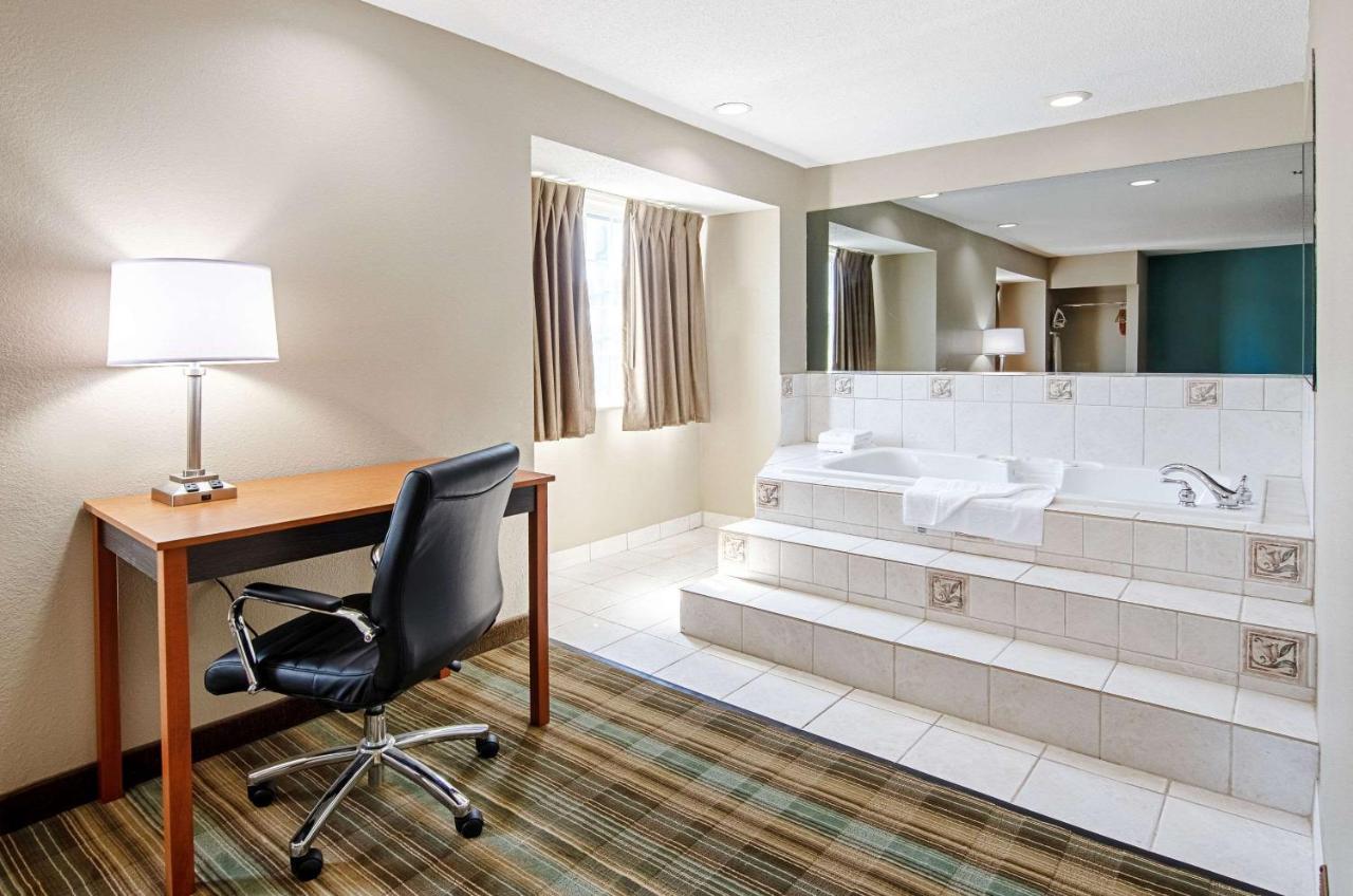 Quality Inn & Suites I-81 Exit 7 Бристоль Экстерьер фото