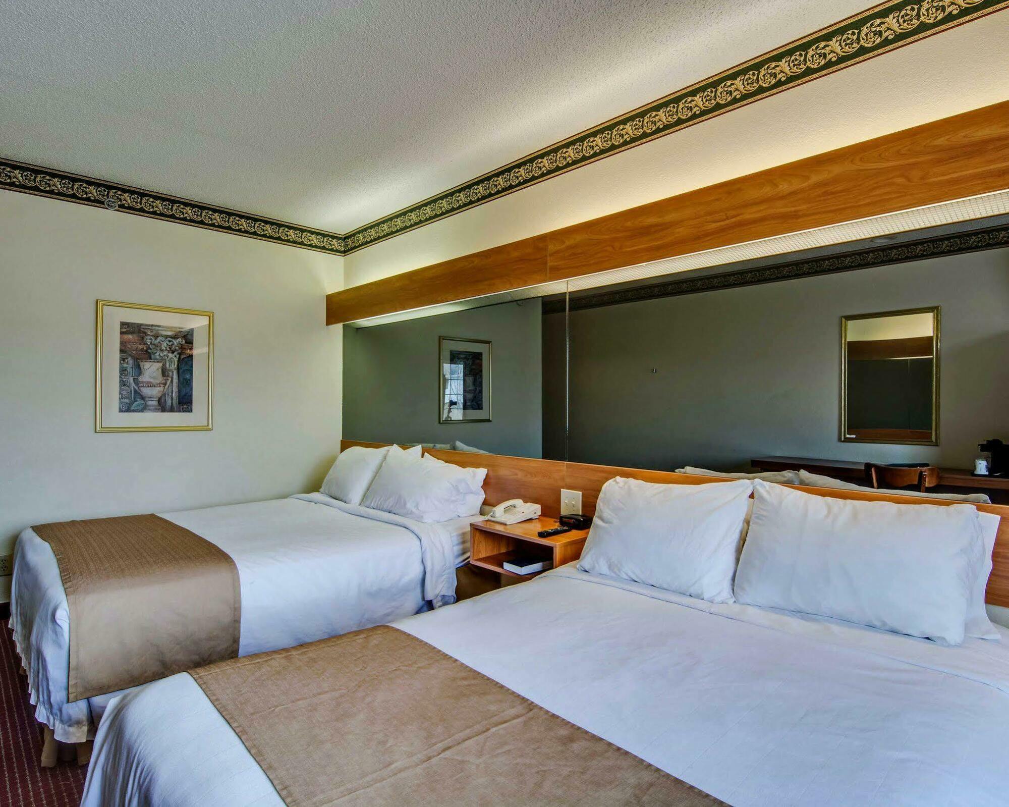 Quality Inn & Suites I-81 Exit 7 Бристоль Экстерьер фото