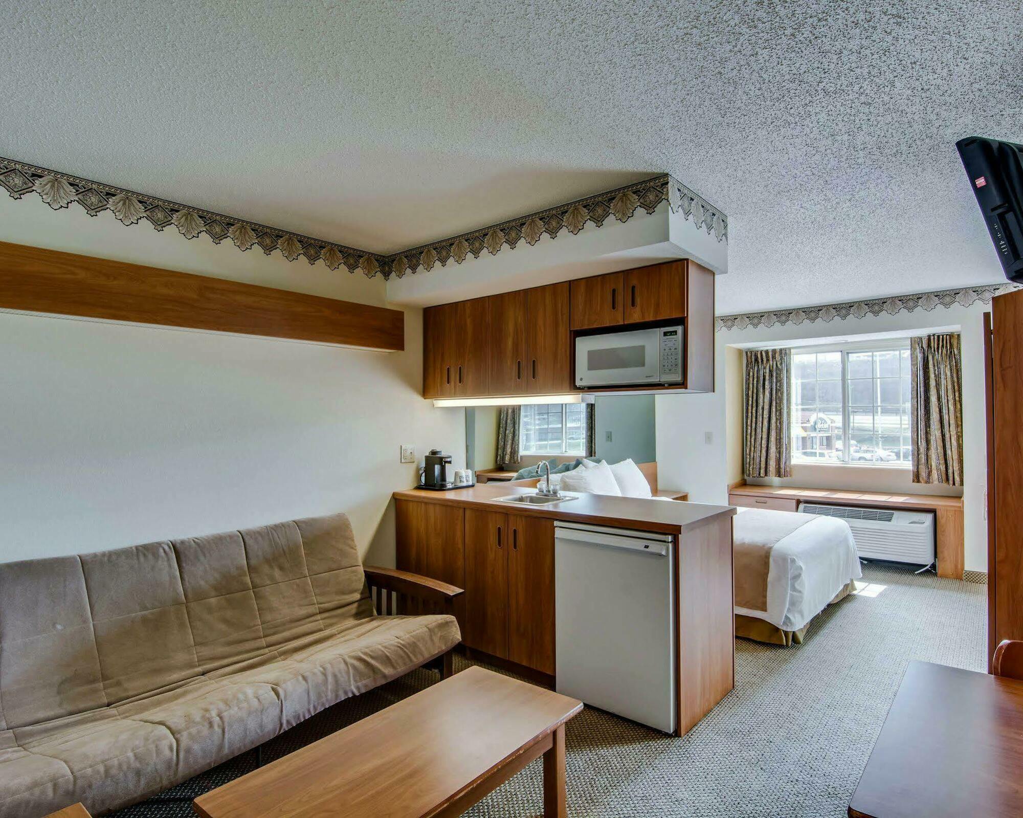 Quality Inn & Suites I-81 Exit 7 Бристоль Экстерьер фото